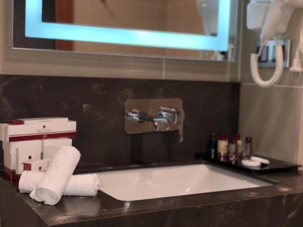 Grand Bellagio Batumi Convention & Casino Hotel Ngoại thất bức ảnh